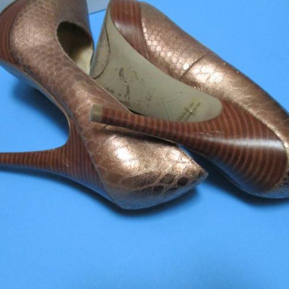*Enzo Angiolini Copper Almond Toe Metallic Pumps - Picture 9 of 10
